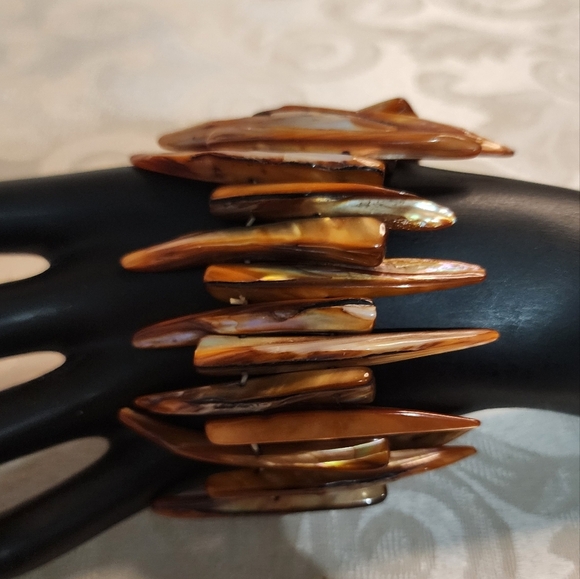 VINTAGE 70s Mother of Pearl Shell Bracelet – Tan Blush Stretch Boho Style - Picture 7 of 11